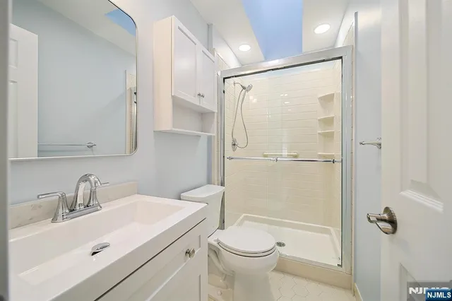 $3,950 | 196 Madison Avenue, Unit 15, Cresskill, NJ 07626