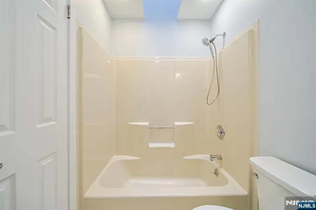 $3,950 | 196 Madison Avenue, Unit 15, Cresskill, NJ 07626