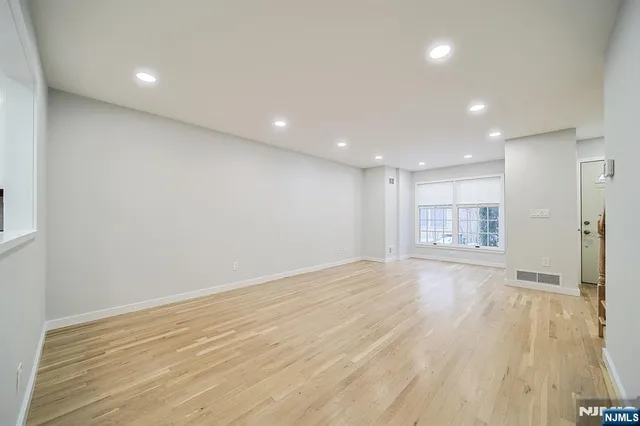 $3,950 | 196 Madison Avenue, Unit 15, Cresskill, NJ 07626