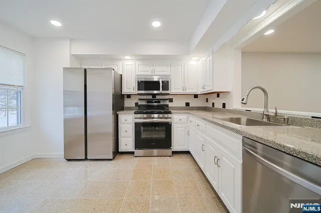 $3,950 | 196 Madison Avenue, Unit 15, Cresskill, NJ 07626