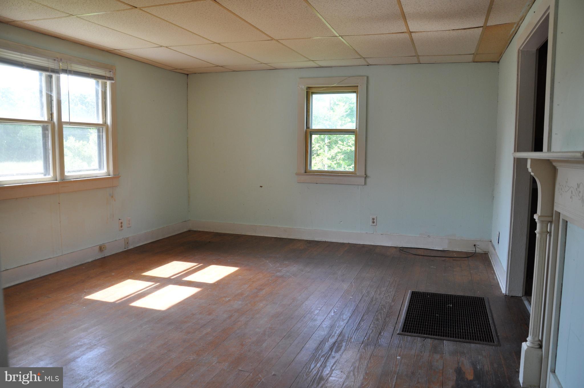 102 Murphy Road Centreville, MD 21617 - Photo 5 of 12 Living Room