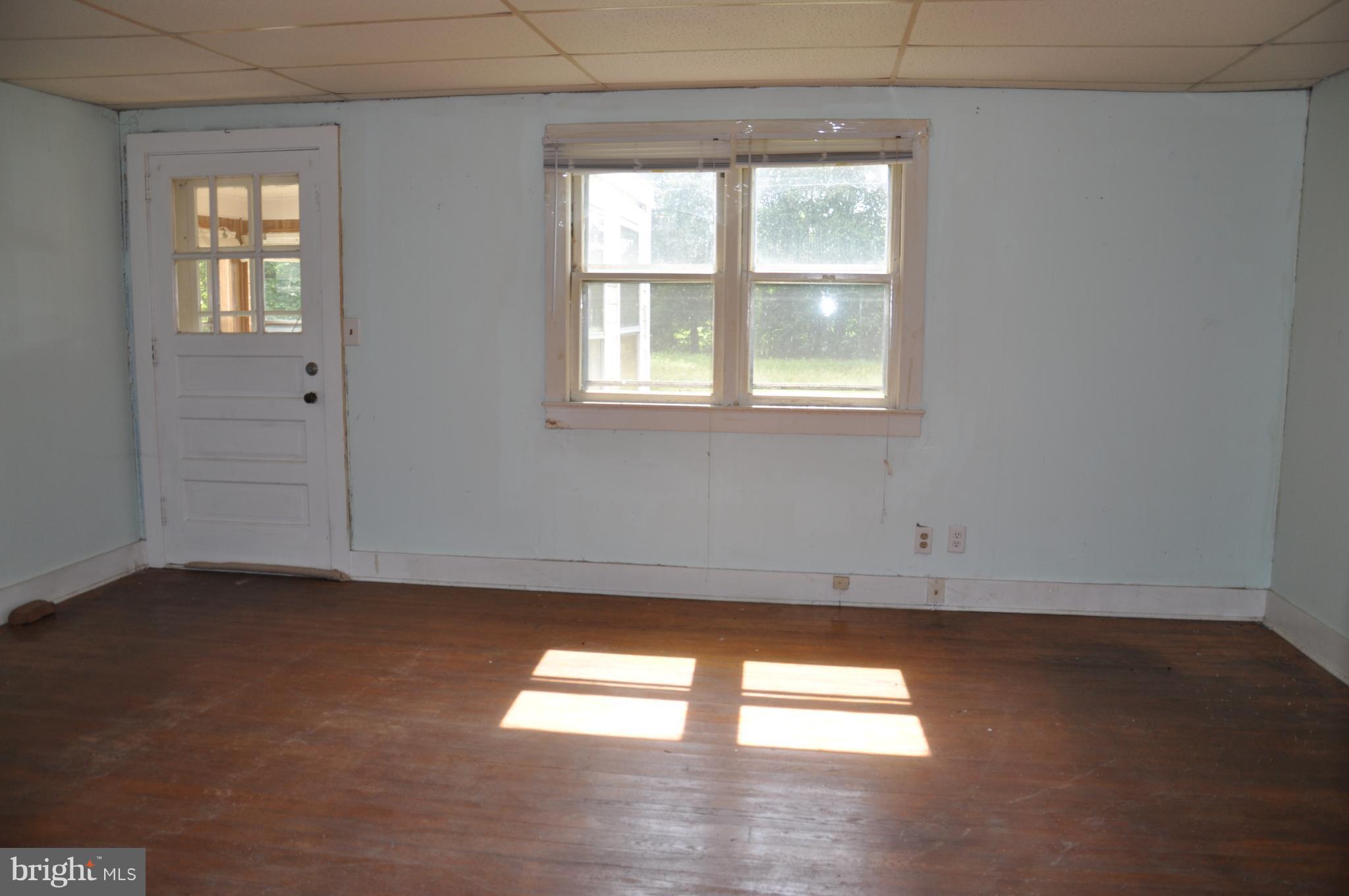 102 Murphy Road Centreville, MD 21617 - Photo 6 of 12 Living Room