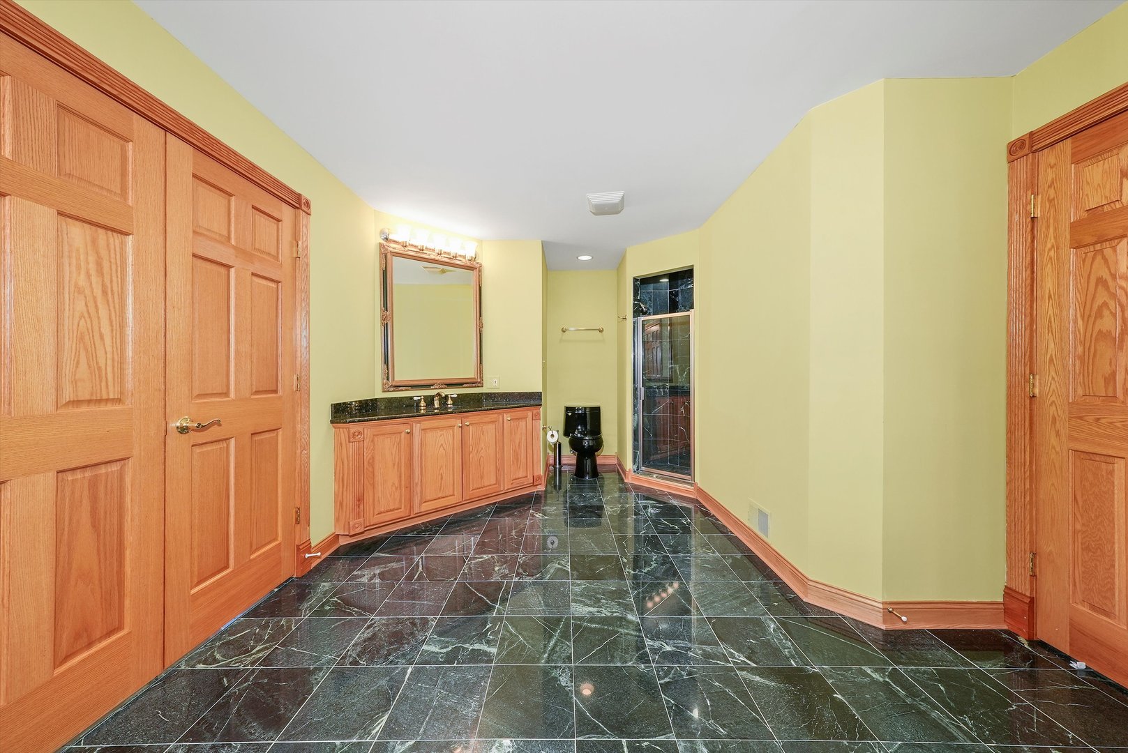 13220 Fox Lane Lemont, IL 60439 - Photo 16 of 43 a view of hallway with a living room