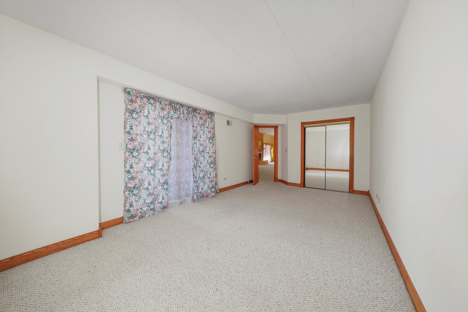 13220 Fox Lane Lemont, IL 60439 - Photo 29 of 43 an empty room with windows