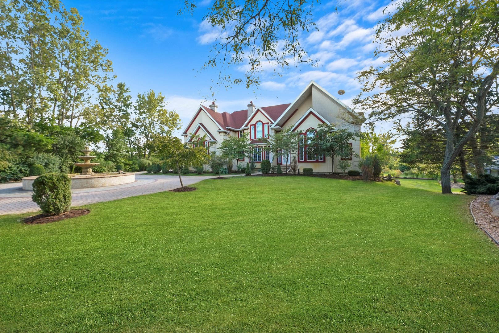 13220 Fox Lane Lemont, IL 60439 - Photo 4 of 43 a front view of house with yard and green space