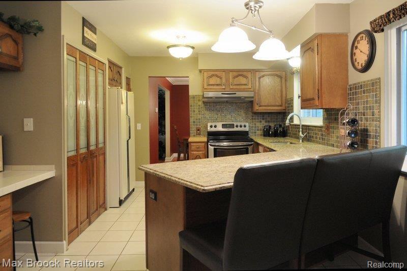 2451 Eaton Gate Road Lake Orion, MI 48360 - Photo 4 of 25 016DSC_0472 copy.jpg