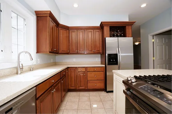 $669,000 | 4 Haley Court, Londonderry, NH 03053
