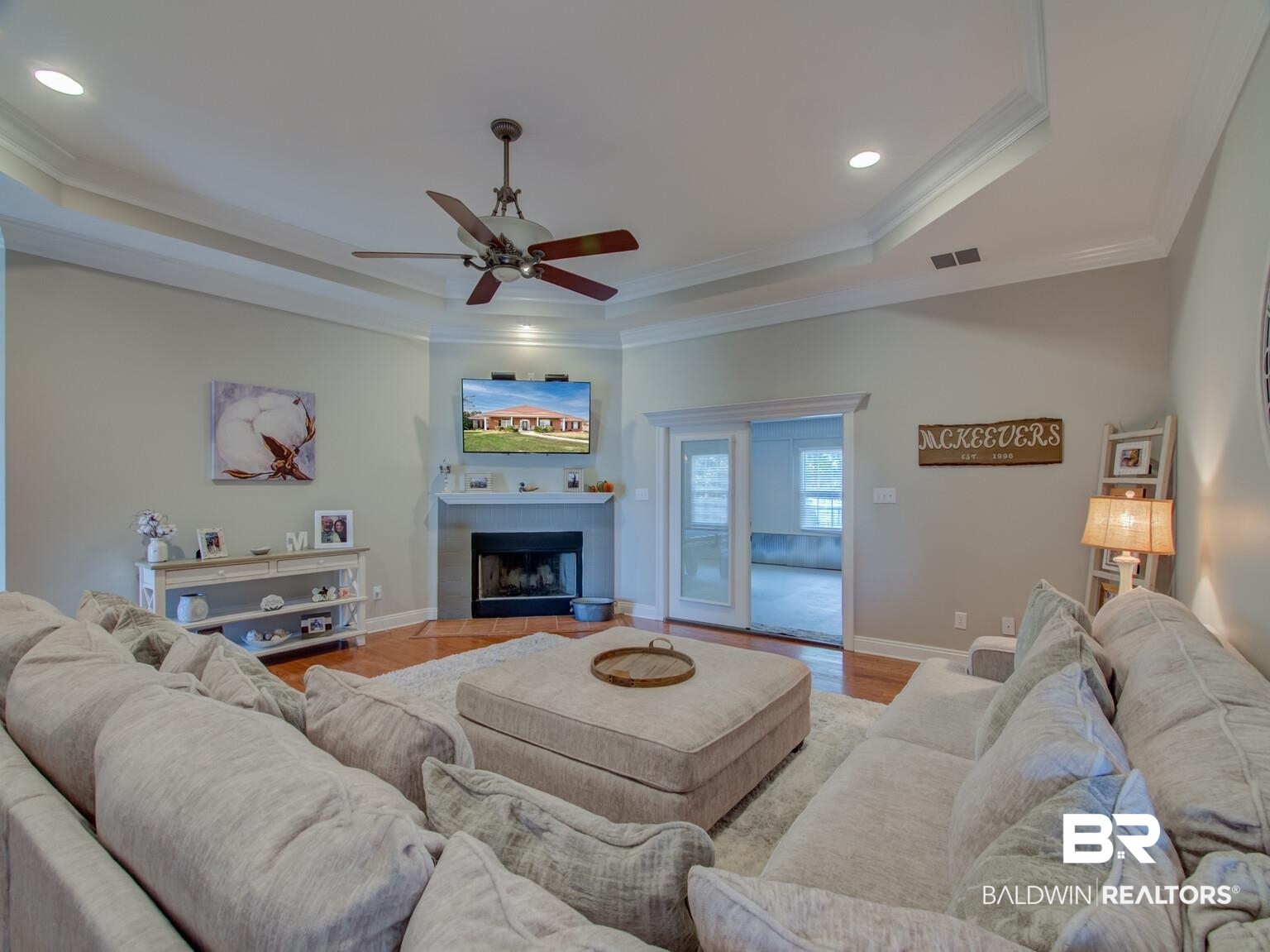 312 St Charles Court Fairhope, AL 36532 - Photo 17 of 45 Living Room