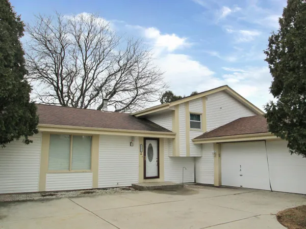 $409,900 | 15875 West Marietta Drive, New Berlin, WI 53151