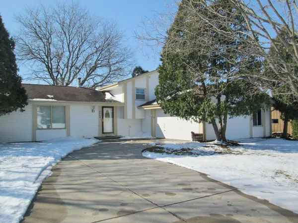 $409,900 | 15875 West Marietta Drive, New Berlin, WI 53151