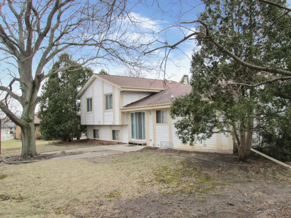 $409,900 | 15875 West Marietta Drive, New Berlin, WI 53151