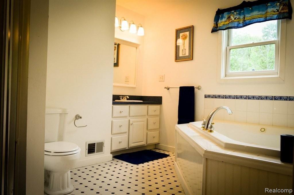 8801 Crawford Road Columbus, MI 48063 - Photo 10 of 25 11-21 (1280x851).jpg
