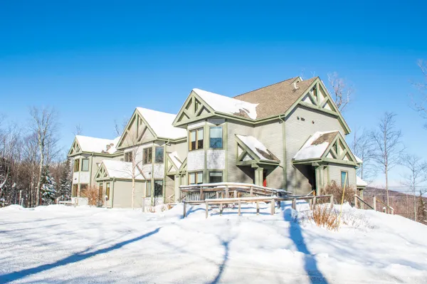 $290,000 | 319 Jay Peak Road, Unit 4707, Jay, VT 05859