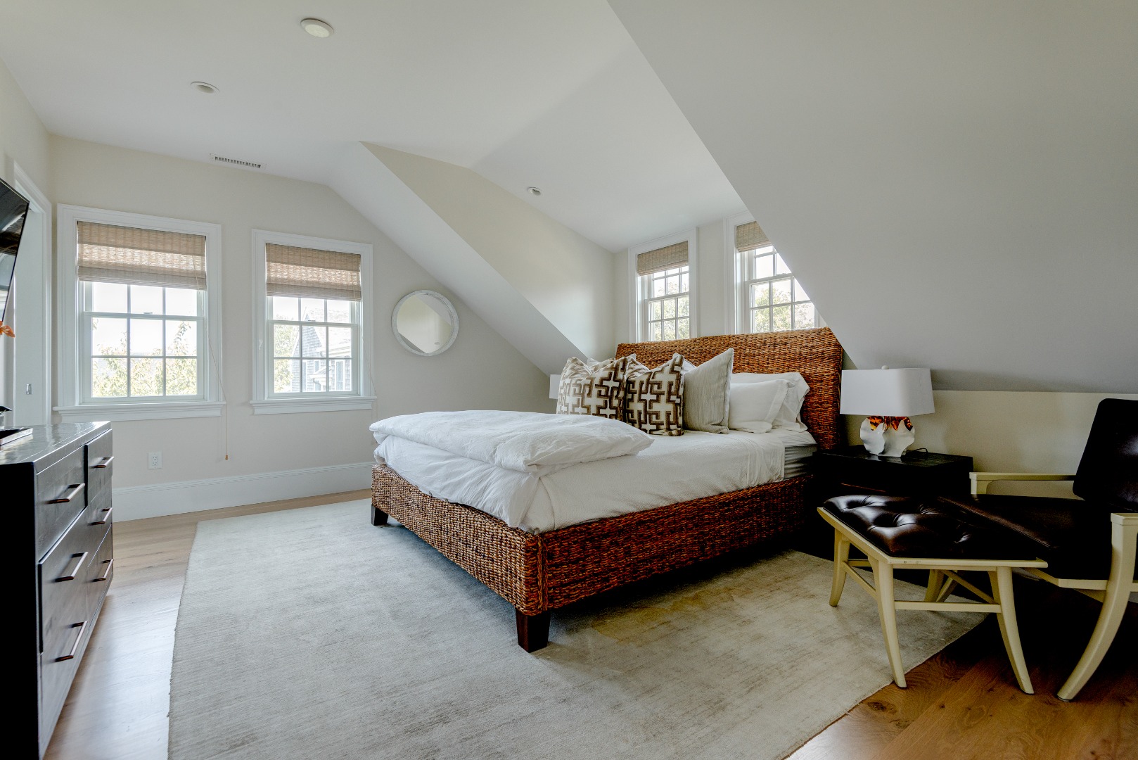 15 Gingy Lane Nantucket, MA 02554 - Photo 29 of 47 Cottage usecond floor Guest Suite