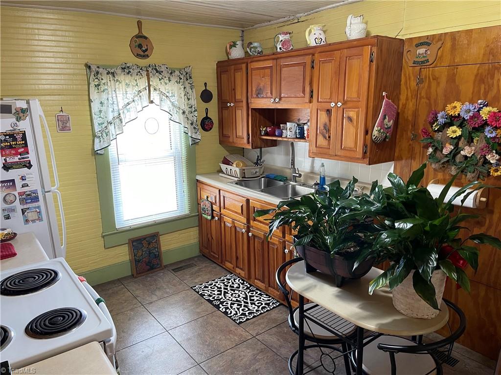 1041 Jackson Road Westfield, NC 27053 - Photo 5 of 32 Kitchen View # 2