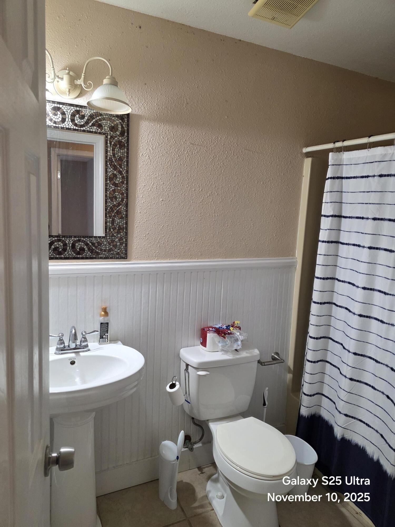 168 Ridge Lake Road Crestview, FL 32536 - Photo 10 of 11 a bathroom with a toilet a sink and mirror