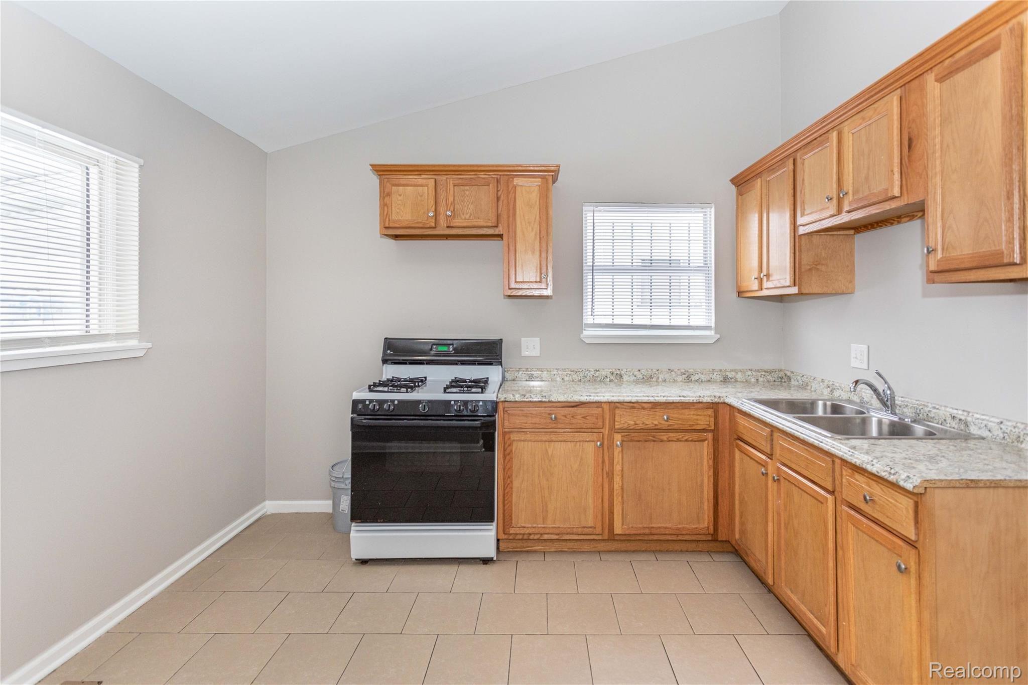 28900 York Street Inkster, MI 48141 - Photo 11 of 27 -8.jpg