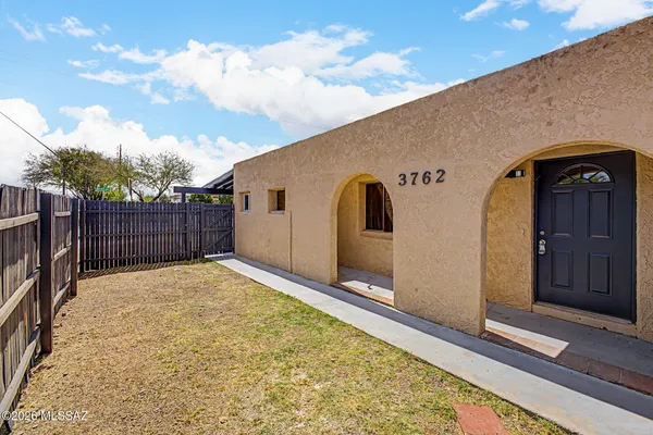 $1,695 | 3762 East 22nd Street, Unit B, Tucson, AZ 85713