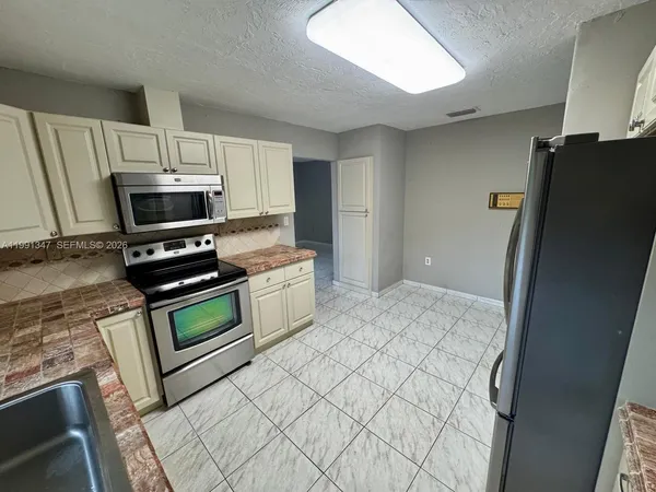 $895,000 | 2505 Southwest 126th Avenue, Miami, FL 33175