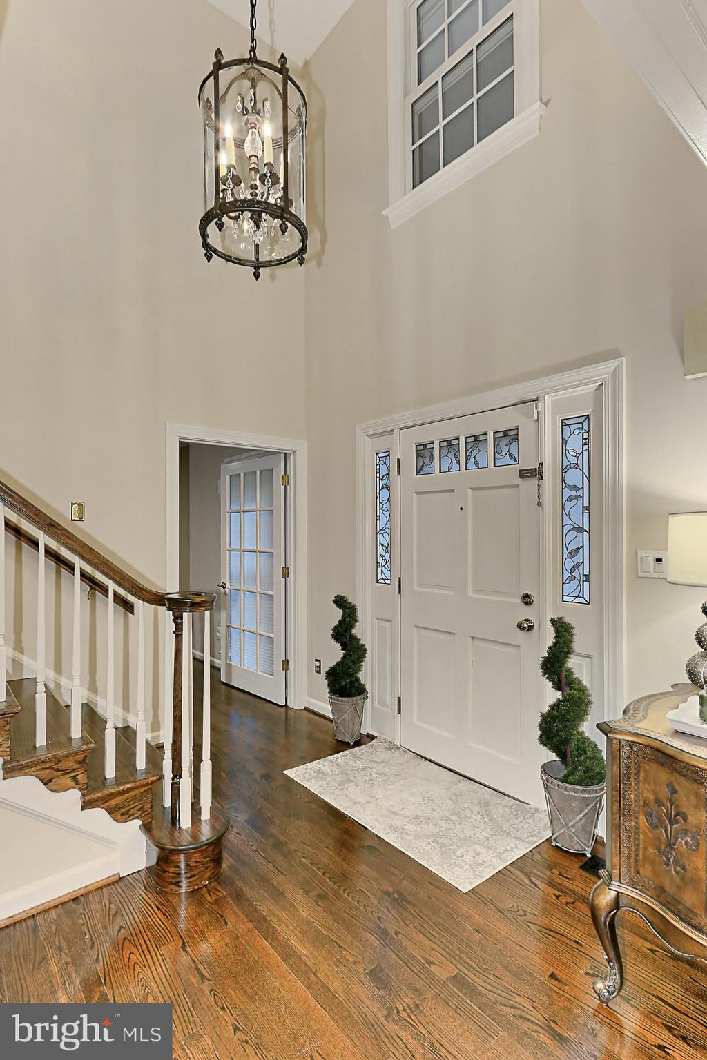 7429 Kincheloe Road Clifton, VA 20124 - Photo 6 of 56 Two Story Foyer
