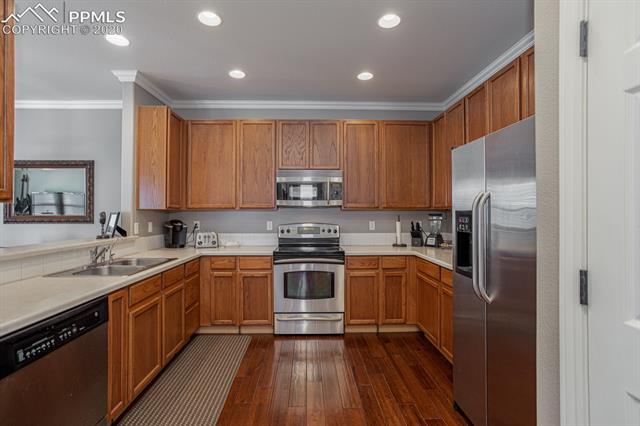 4036 Diamond Ridge View Colorado Springs, CO 80918 - Photo 12 of 39 42” tall cabinetry