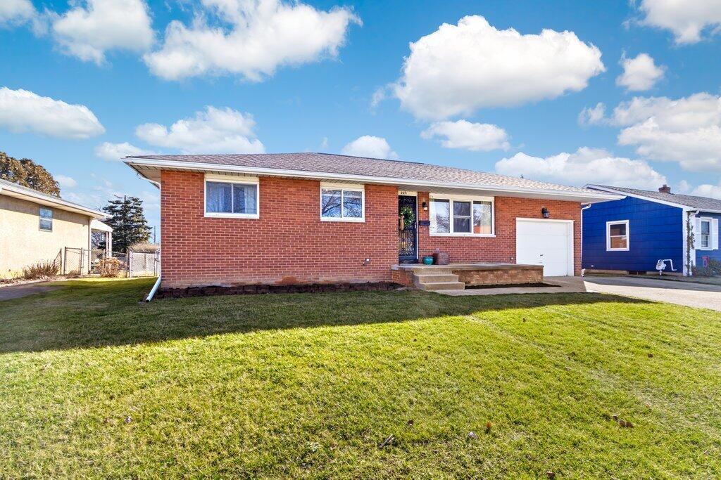 226 Topsfield Road Columbus, OH 43228 - Photo 2 of 24 226 Topsfield Road-1.jpg-SMALL
