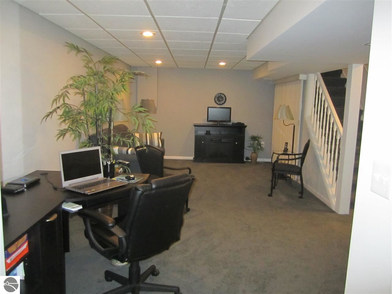 1516 Ridge View Court Traverse City, MI 49686 - Photo 17 of 32 1787561-16.JPG