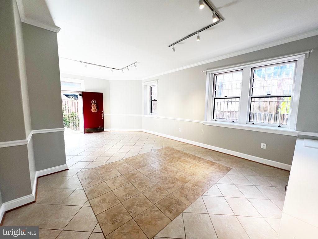 3014 Dent Place Northwest, Unit 4E Washington, DC 20007 - Photo 4 of 14 Huge main living room, with a dedicated entrance