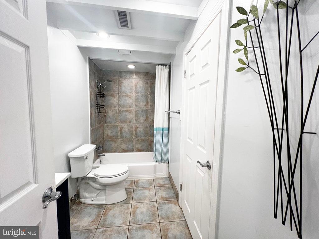 3014 Dent Place Northwest, Unit 4E Washington, DC 20007 - Photo 9 of 14 Bathroom with tub/shower combo