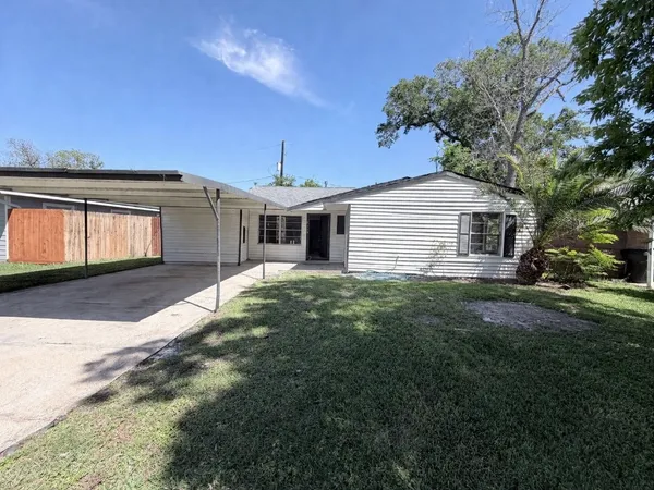 $1,800 | 8115 Redfern Drive, Houston, TX 77033