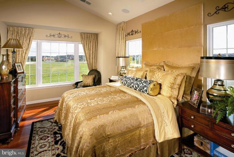 25135 Gunnery Square, Unit 1 South Riding, VA 20152 - Photo 3 of 8 Master Bedroom