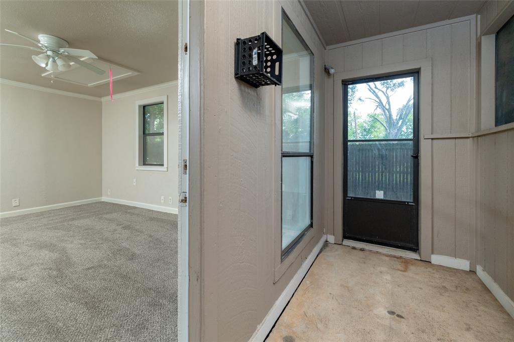 313 North Roe Street White Settlement, TX 76108 - Photo 21 of 33