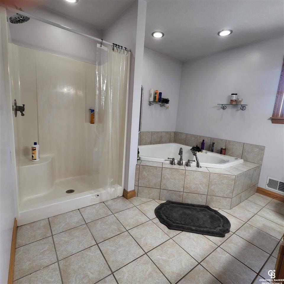 1067 East Beard Road Perry, MI 48872 - Photo 17 of 30 50075907-16.JPG