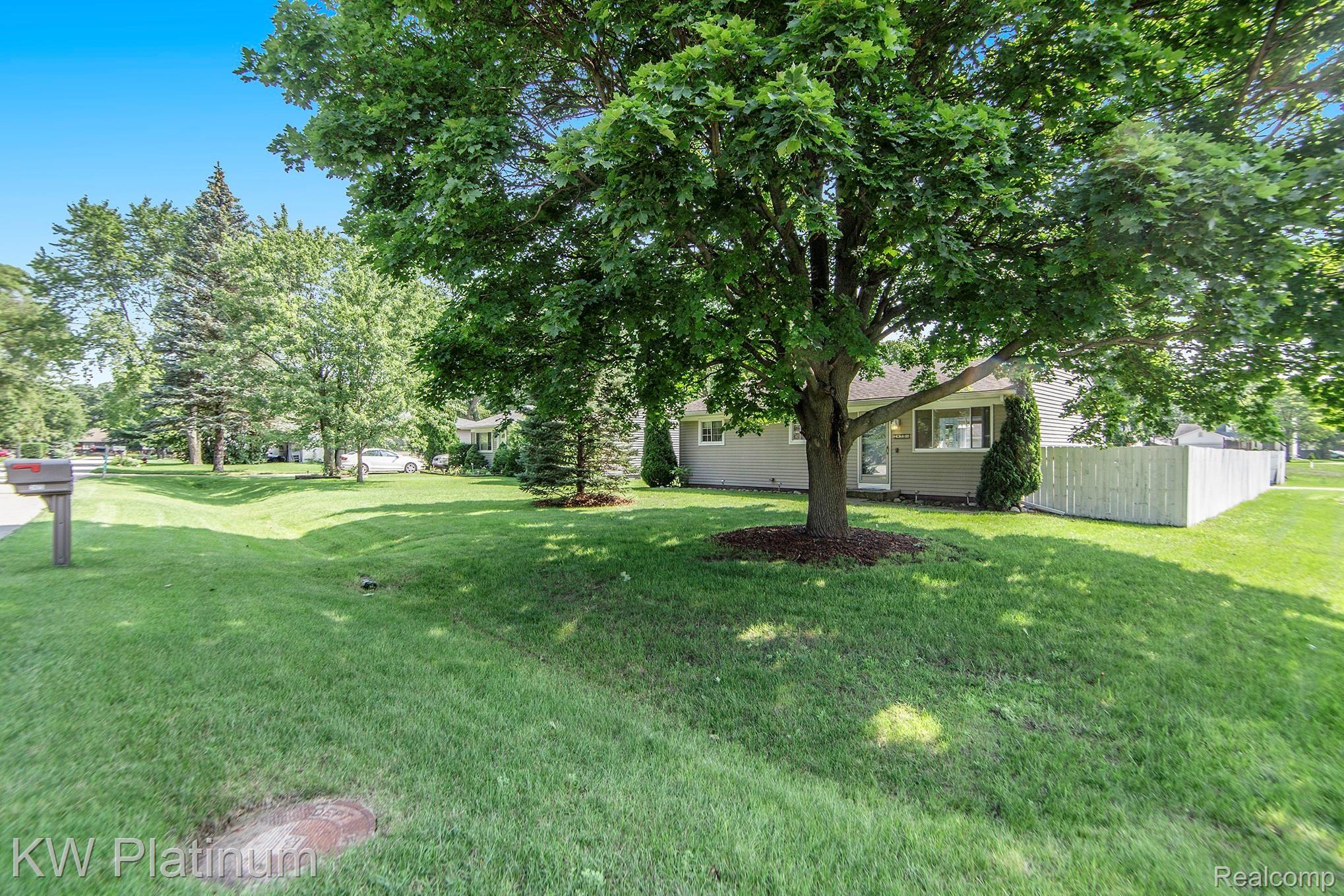 2475 Emmons Avenue Rochester, MI 48307 - Photo 19 of 26 BPG_5418.jpg