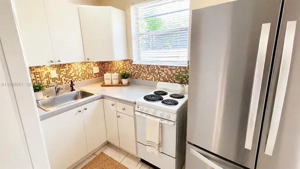 $1,400 | 19310 Northwest 48th Court, Unit RIGHT, Miami Gardens, FL 33055