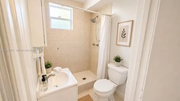 $1,400 | 19310 Northwest 48th Court, Unit RIGHT, Miami Gardens, FL 33055