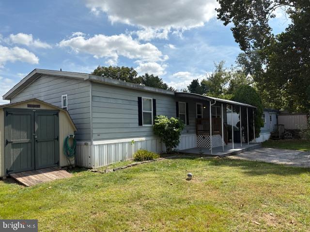 a view of a backyard with pathway