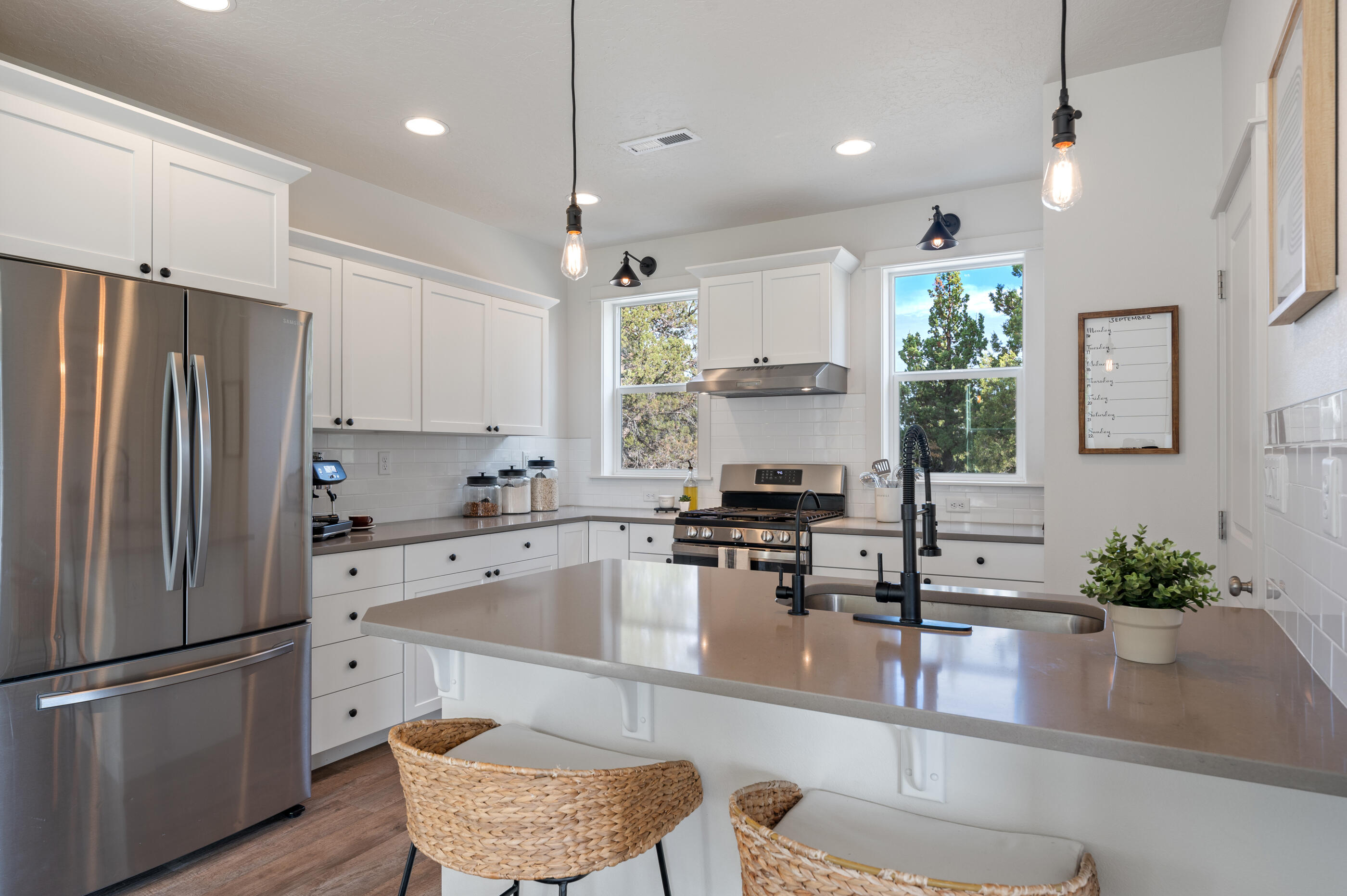 60950 Groff Road Bend, OR 97702 - Photo 8 of 53 08