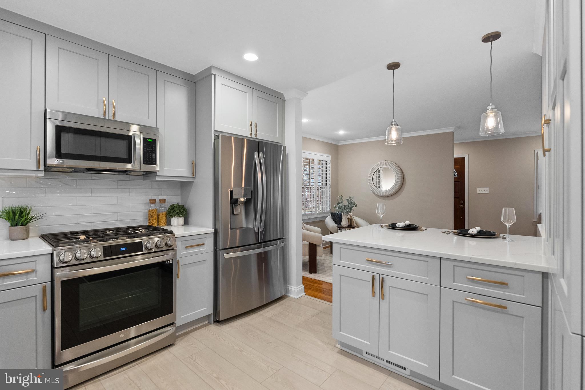 7911 Bainbridge Road Alexandria, VA 22308 - Photo 14 of 50 Quartz countertops