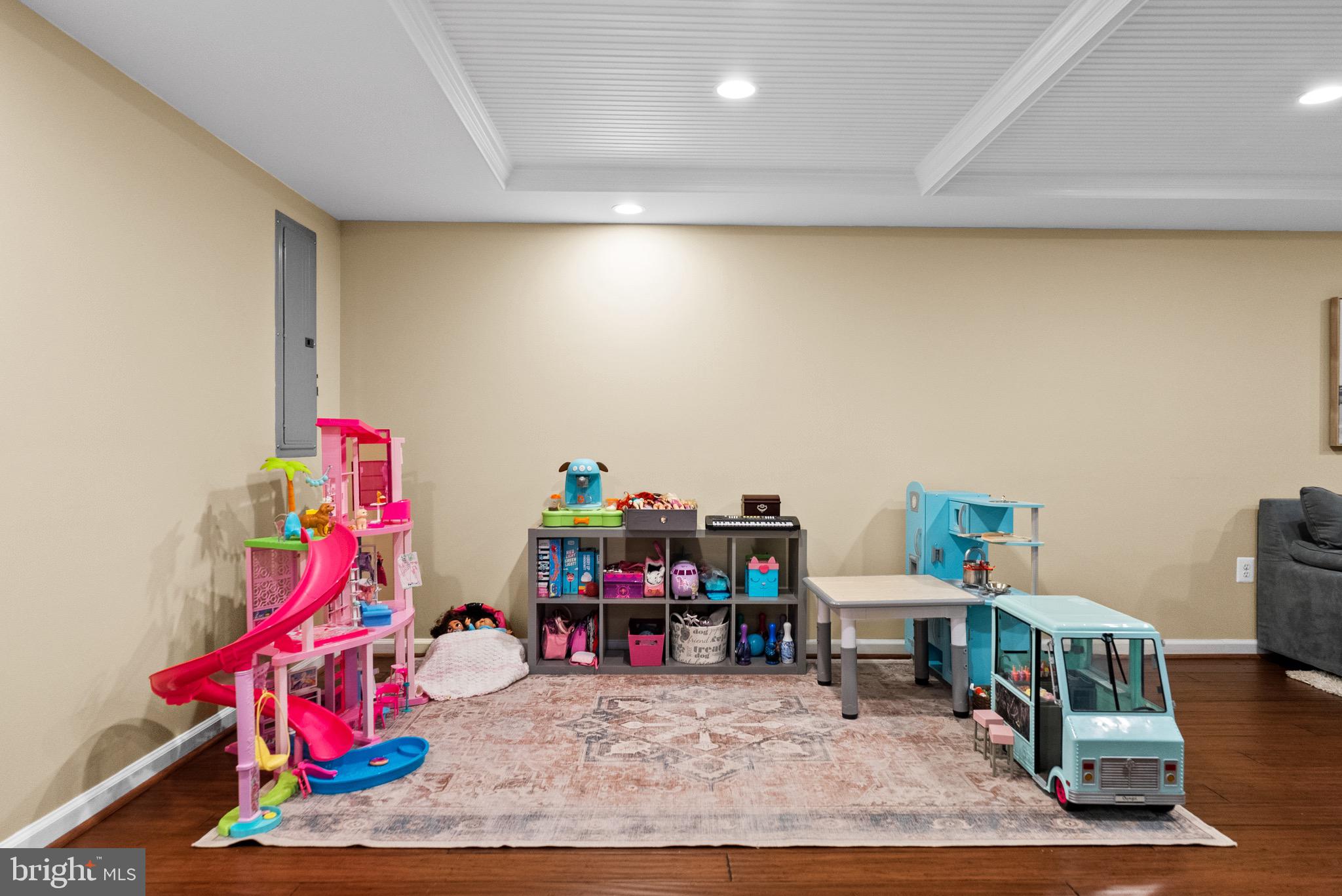 7911 Bainbridge Road Alexandria, VA 22308 - Photo 31 of 50 Flexible spaces galore