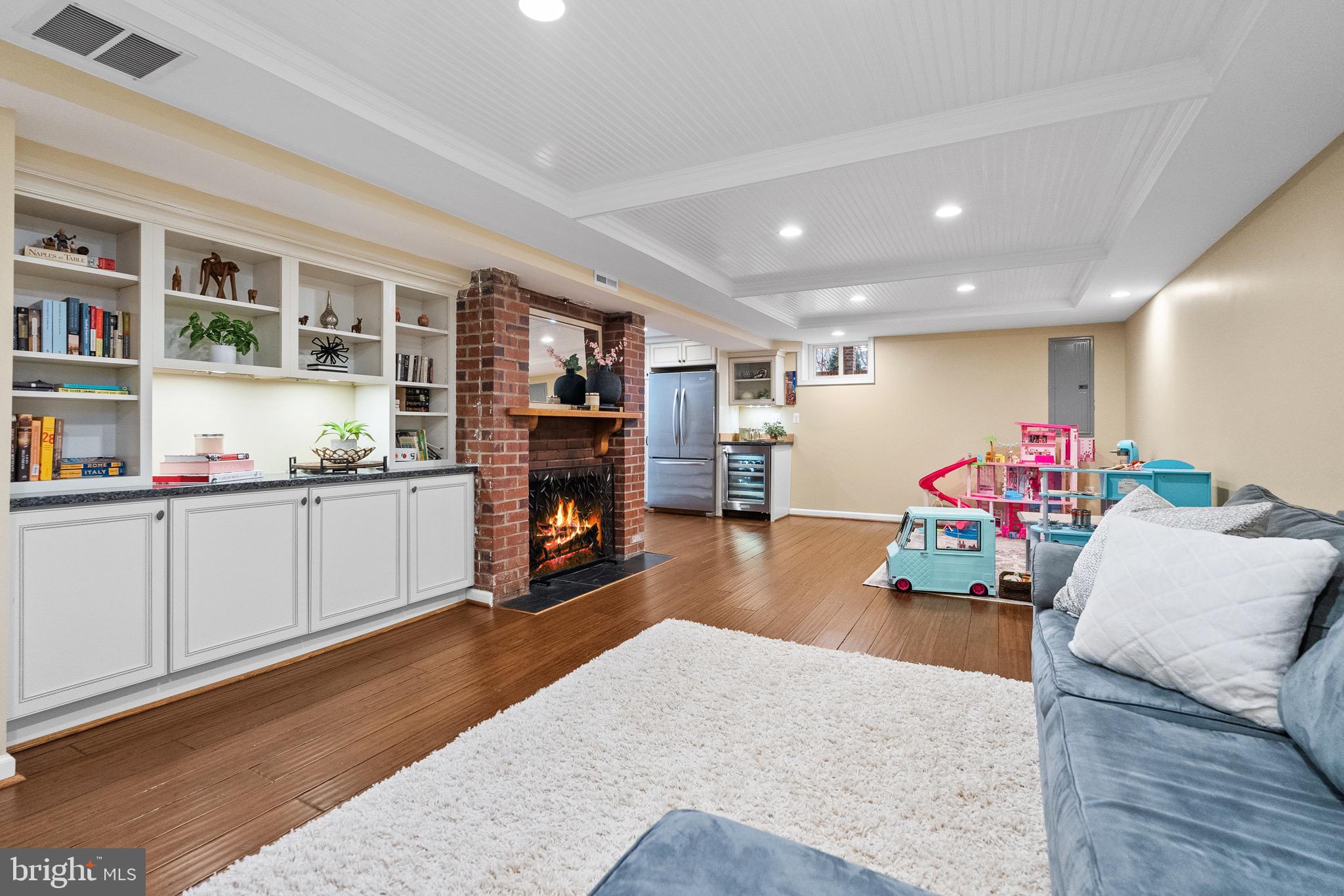 7911 Bainbridge Road Alexandria, VA 22308 - Photo 33 of 50 Gas fireplace