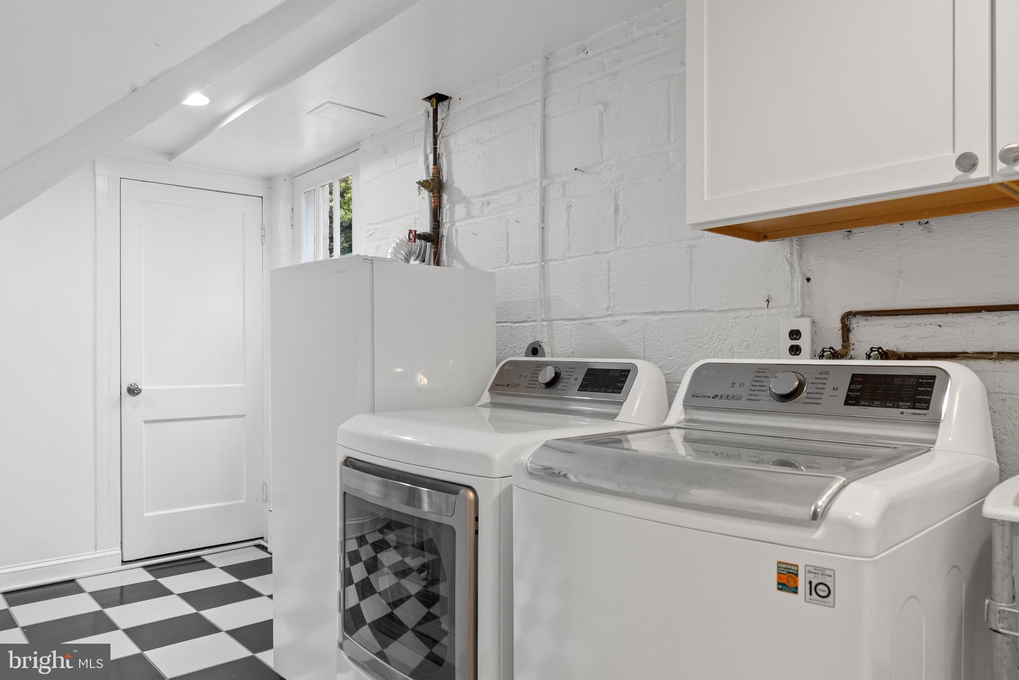 7911 Bainbridge Road Alexandria, VA 22308 - Photo 42 of 50 Laundry room