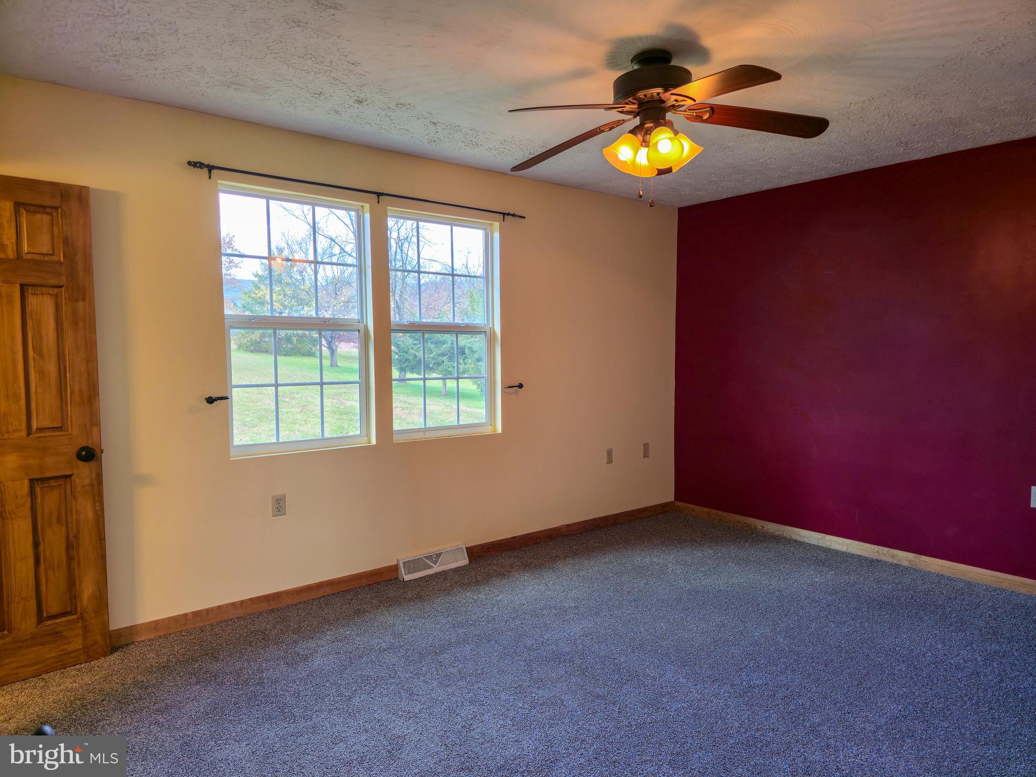 910 East Butter Road York, PA 17406 - Photo 23 of 29