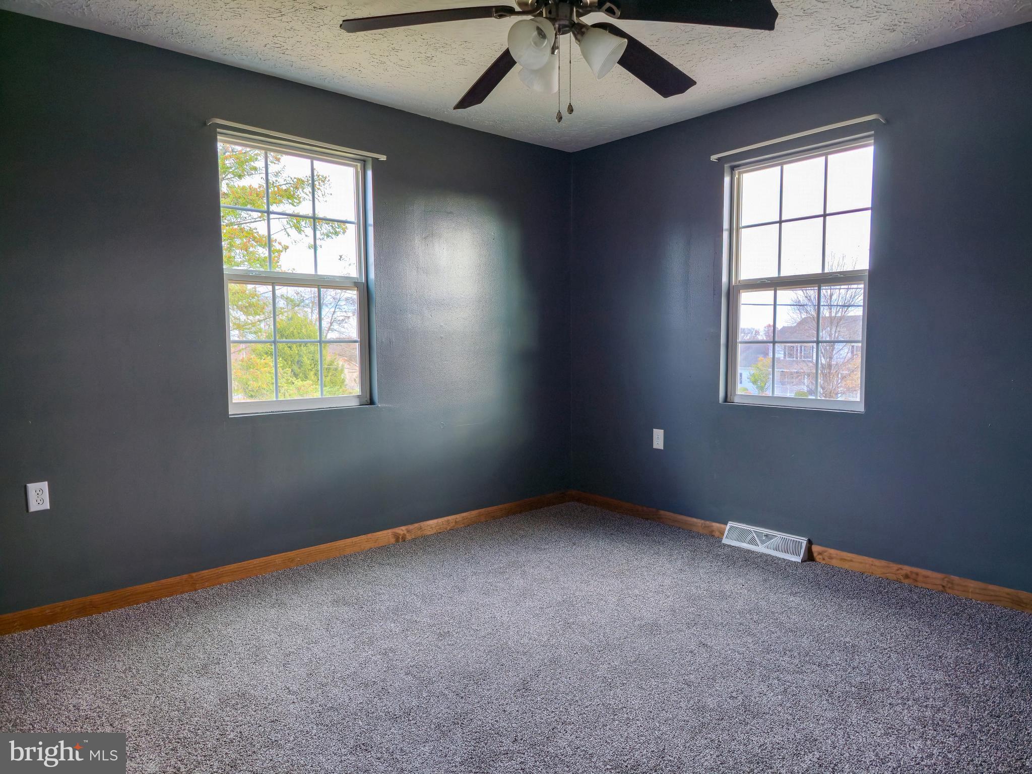 910 East Butter Road York, PA 17406 - Photo 27 of 29