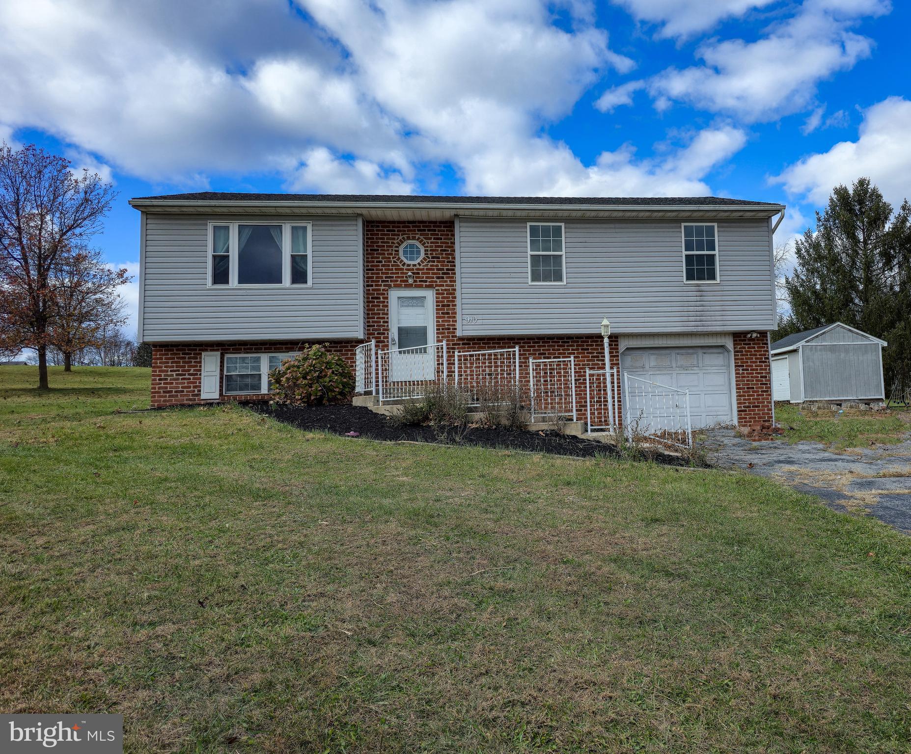 910 East Butter Road York, PA 17406 - Photo 4 of 29