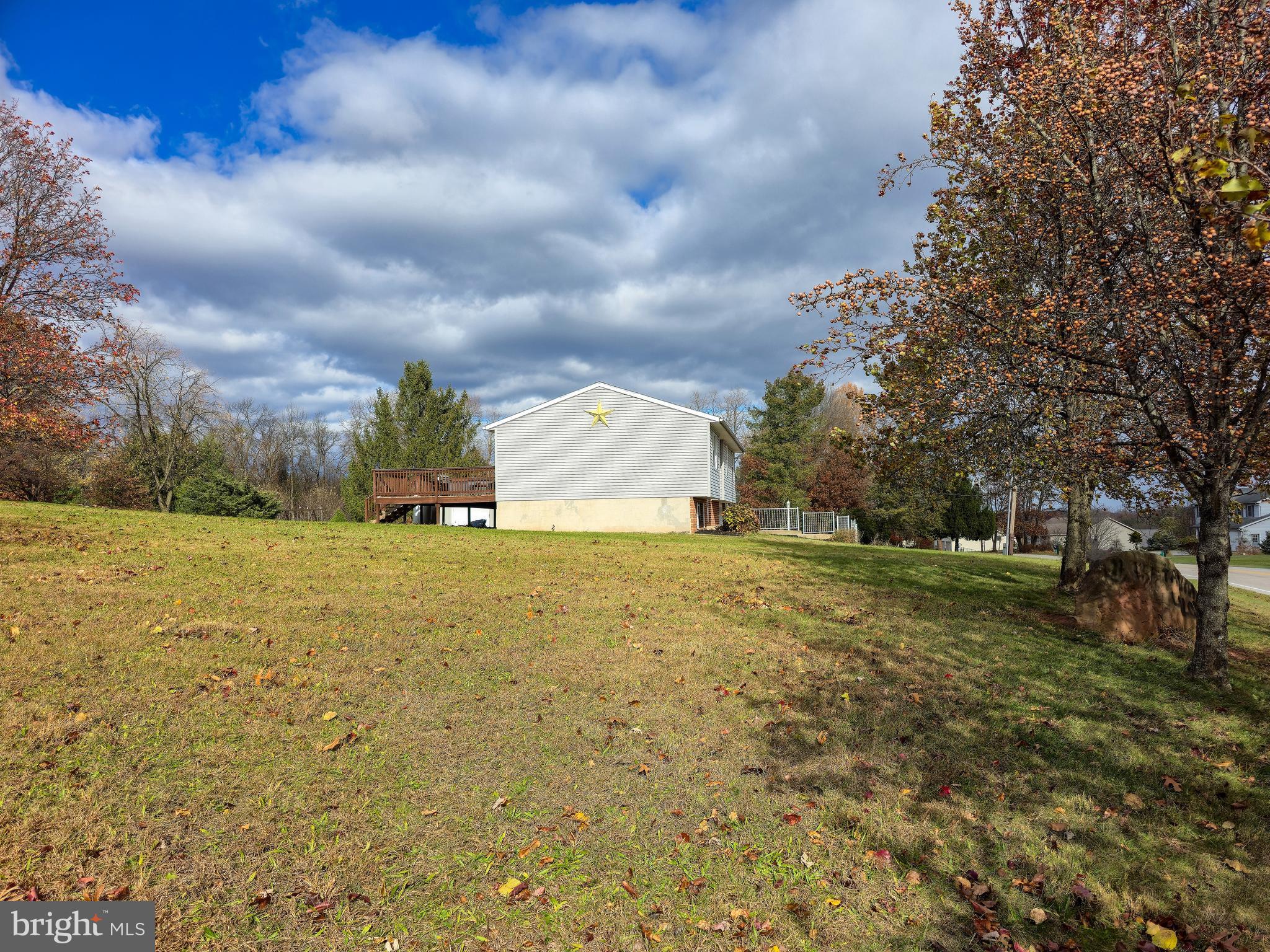 910 East Butter Road York, PA 17406 - Photo 5 of 29