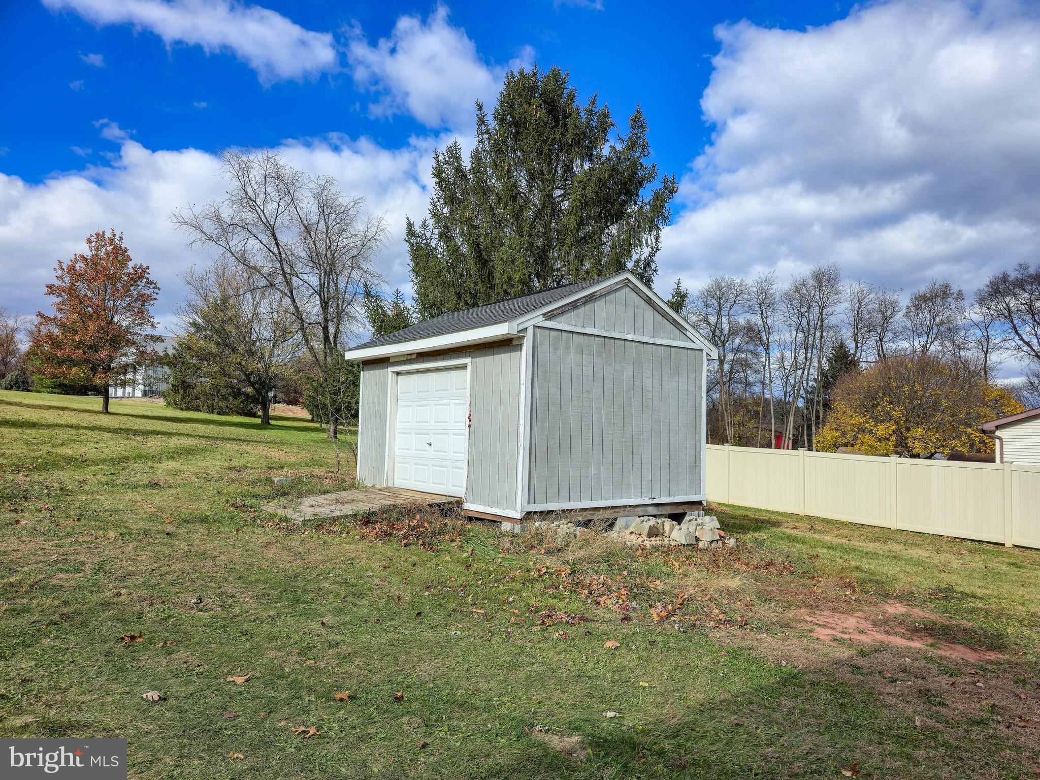 910 East Butter Road York, PA 17406 - Photo 6 of 29