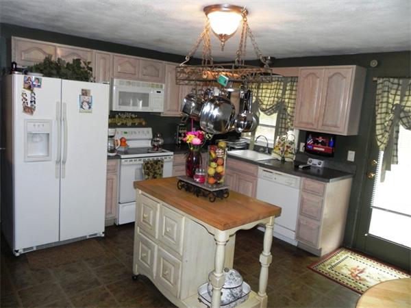 34 Conway Street Worcester, MA 01607 - Photo 3 of 27 Gallery Image 3