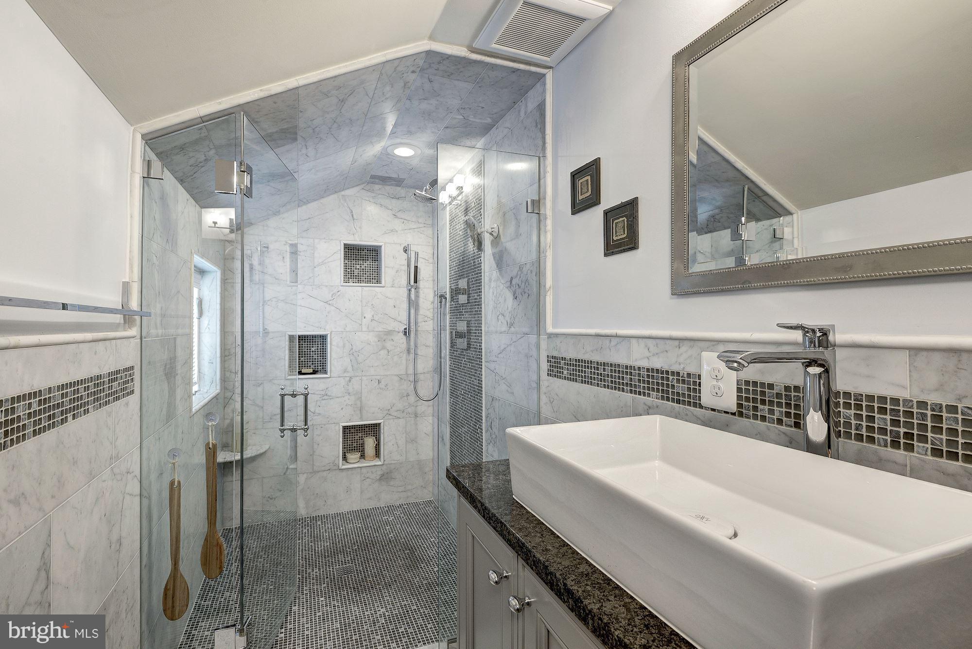 1210 Russell Road Alexandria, VA 22301 - Photo 15 of 30 Bath (Master)