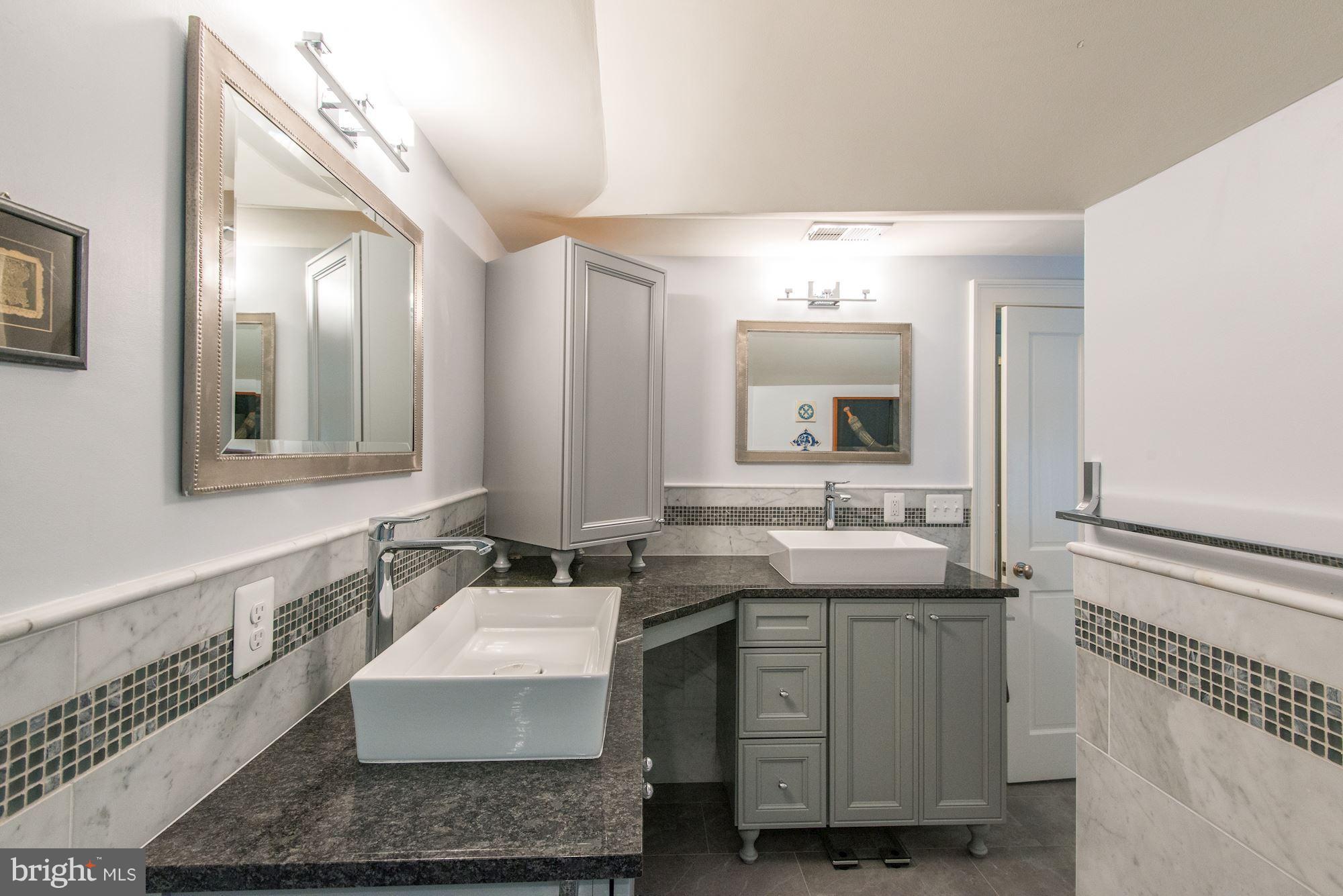 1210 Russell Road Alexandria, VA 22301 - Photo 16 of 30 Bath (Master)